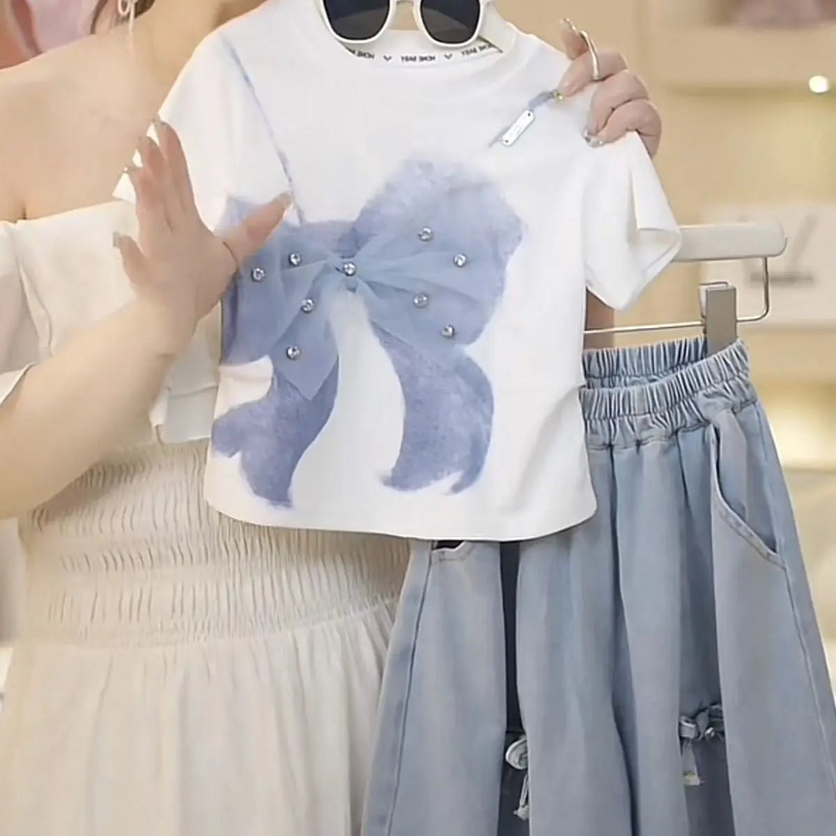 2025 Summer Girls Three-dimensional Bow Round Neck Solid Color Short Sleeve Fashionable Versatile Bow Culottes Two-piece Set - Mom & Kids