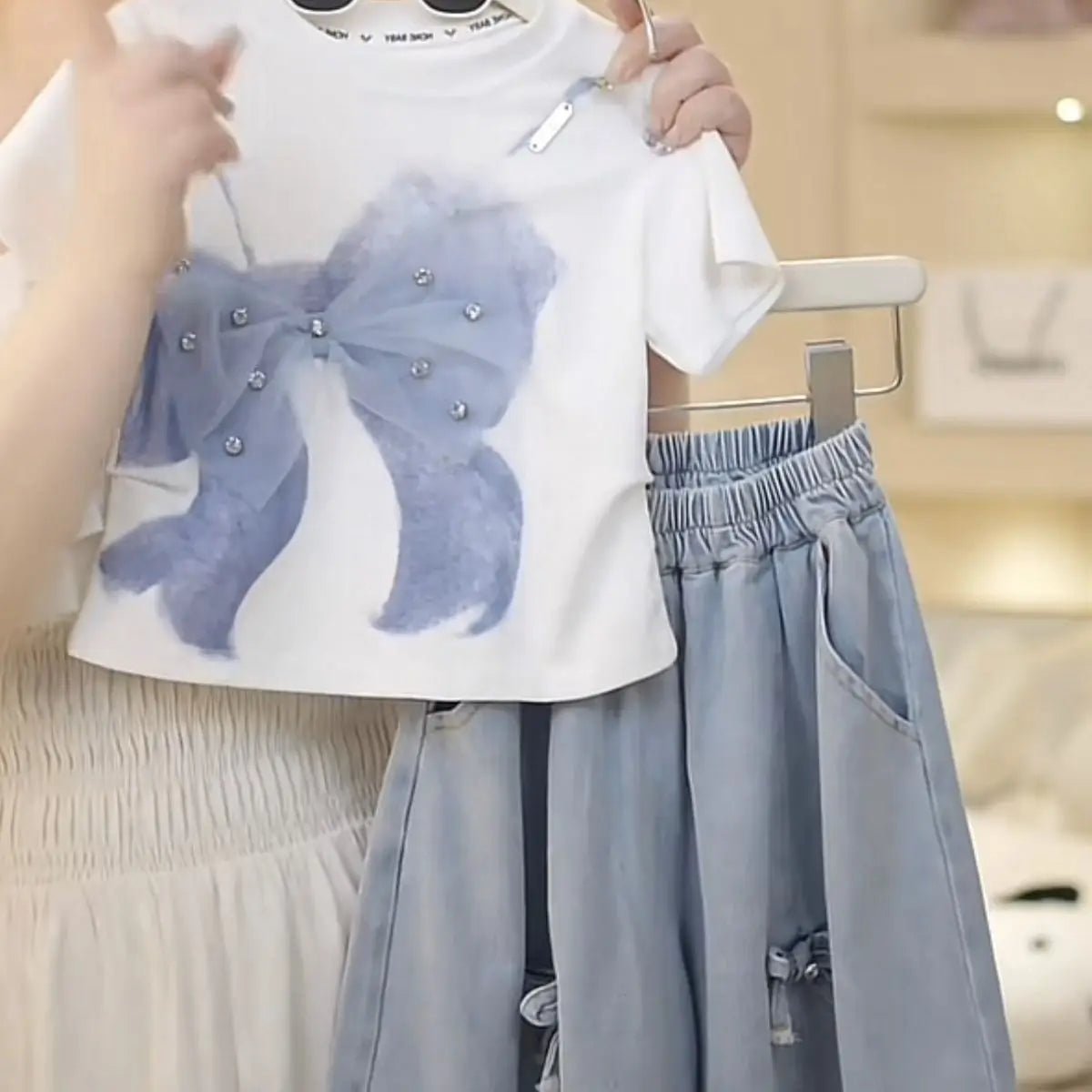 2025 Summer Girls Three-dimensional Bow Round Neck Solid Color Short Sleeve Fashionable Versatile Bow Culottes Two-piece Set - Mom & Kids