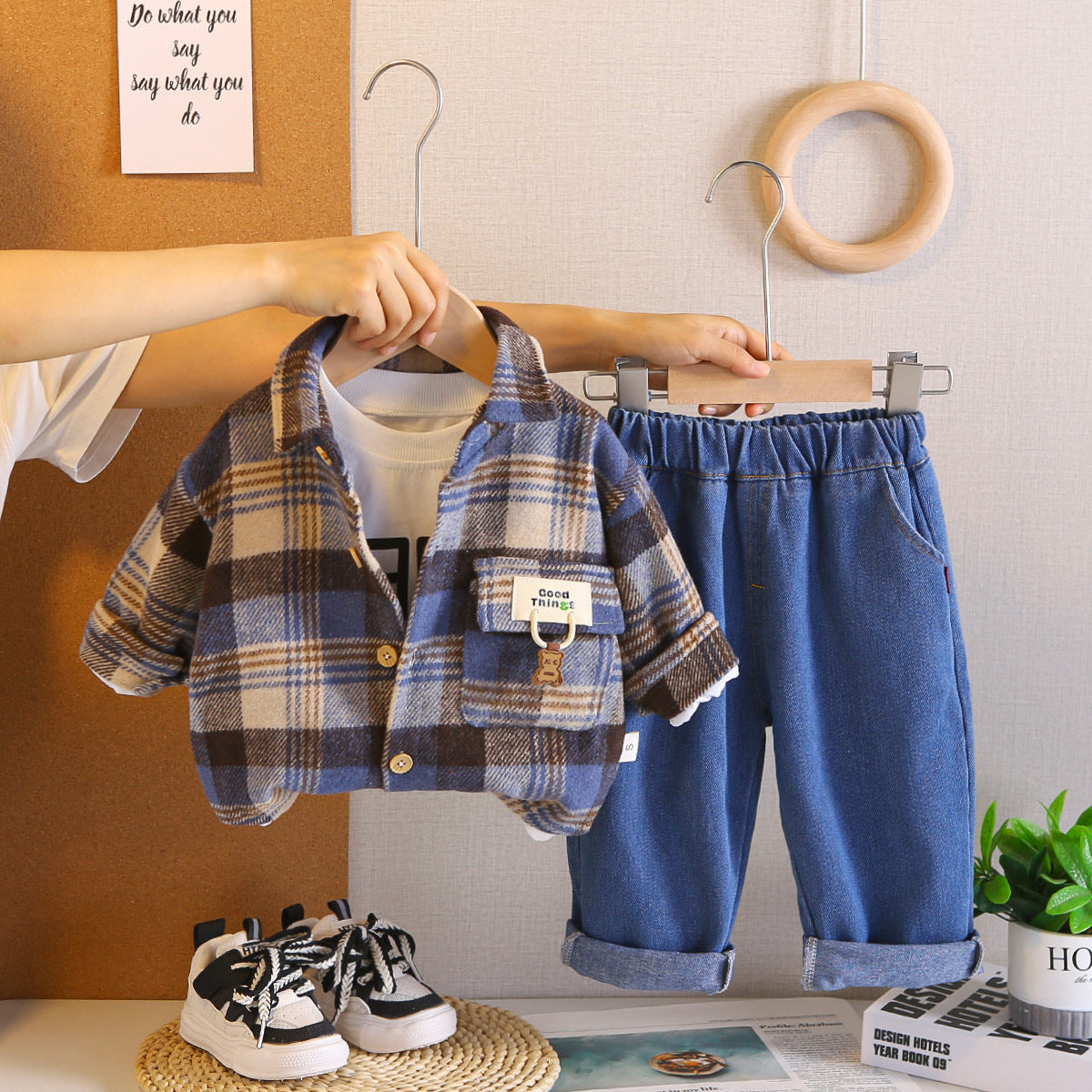 Boys' Spring and Autumn Outfit 2025 New Style Baby Plaid Shirt with Bear Pendant Three-Piece Set Infant Children's Casual Clothing