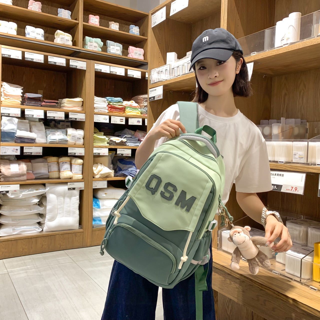 Lightweight Spine-protective Backpack