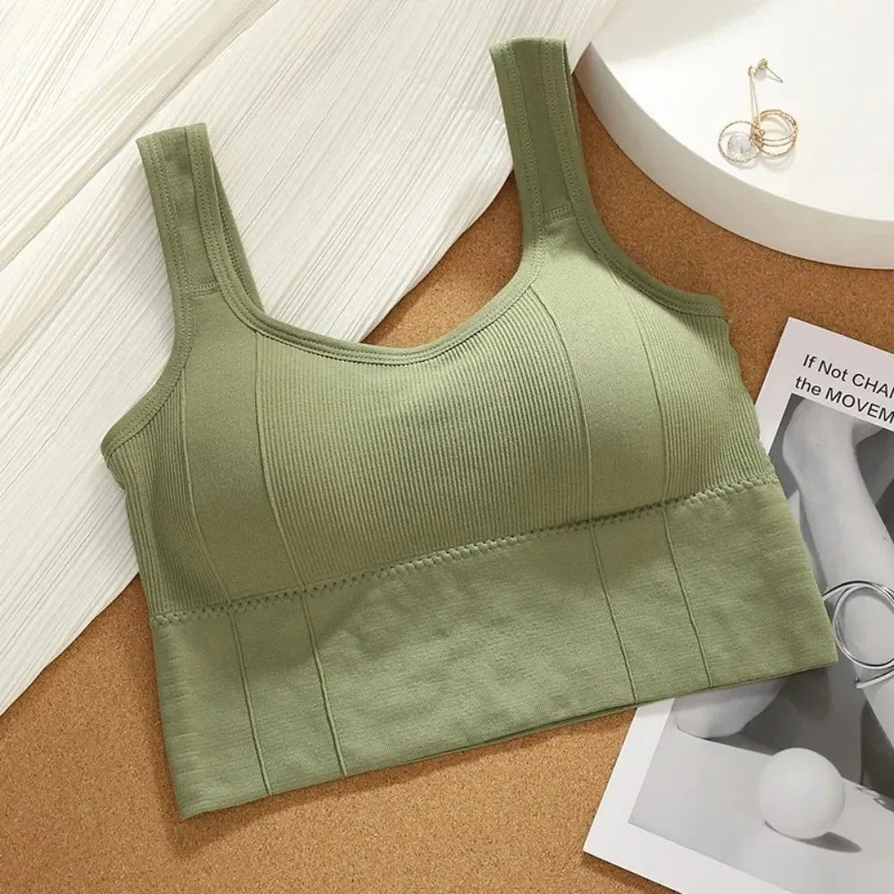 Sports bra with sweat-proof function for fitness wear. Women's seamless yoga bra. Anti-shock off-shoulder top.