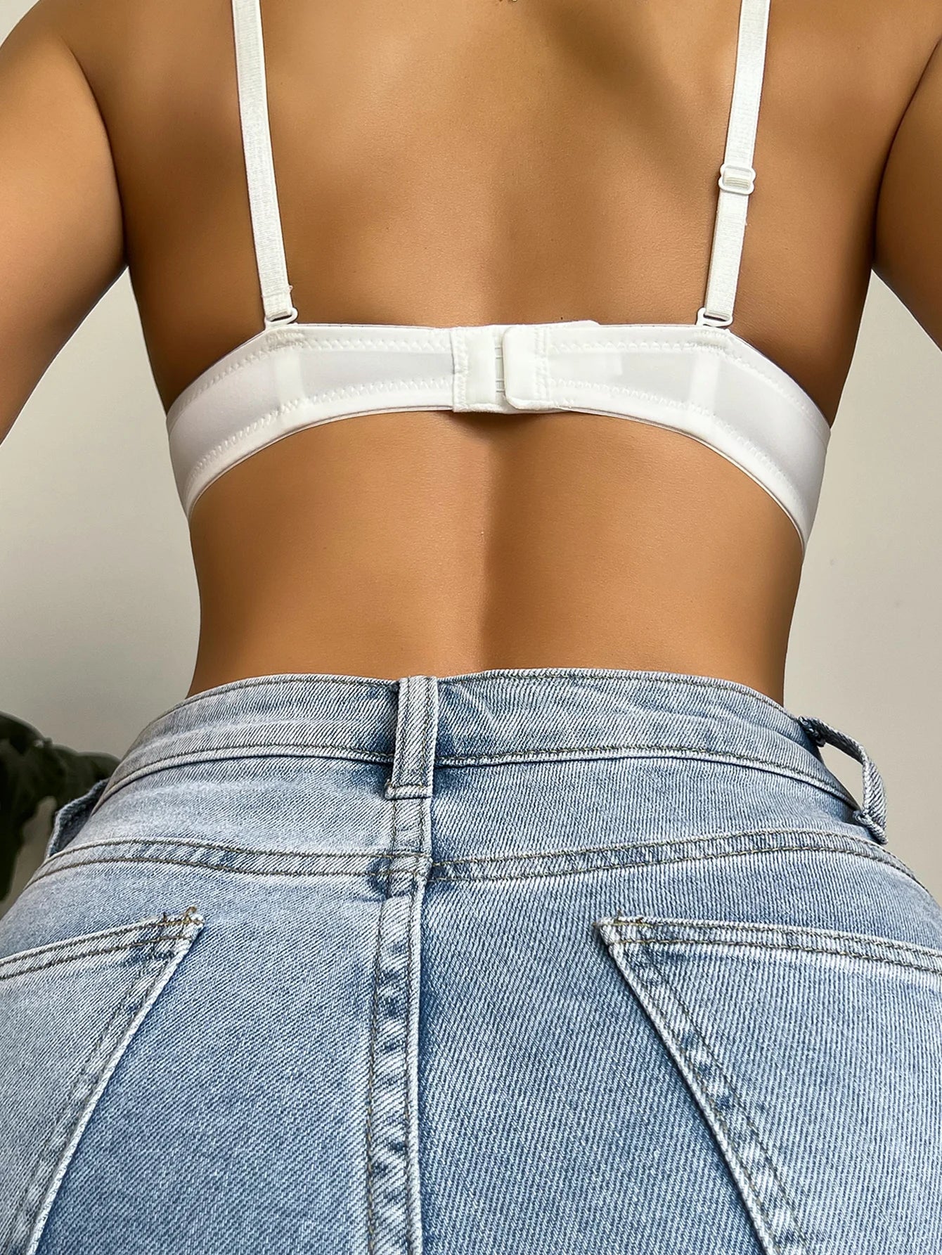 Strapless Seamless Bra 1/2 Cup Women's Underwear Fashion Invisible Bra Multiple Wearing Methods Detachable Shoulder Straps Under