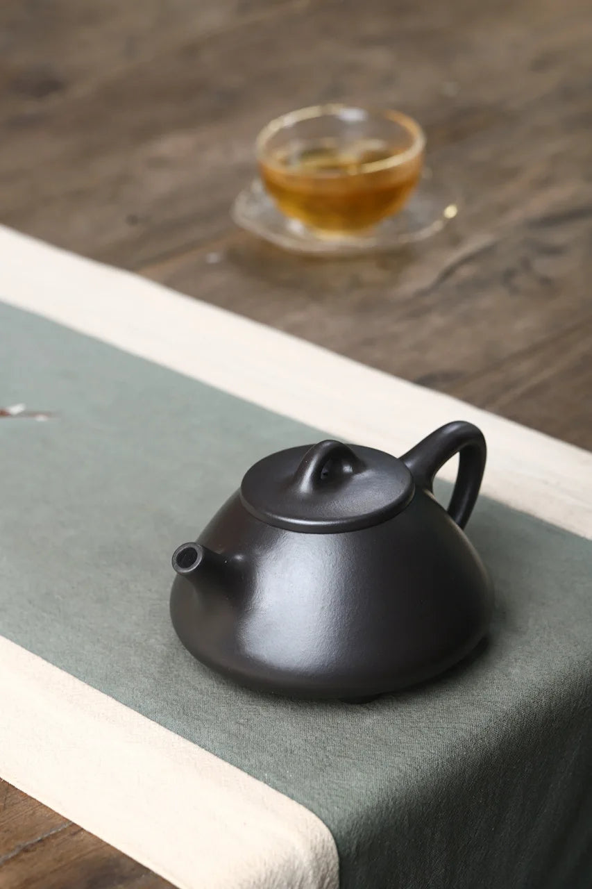Yixing Black Clay Teapot Filter Kettle Archaize Tea Pot Drink Puer Tea Ceremony Supplies Teaware Drinkware Set 200ML