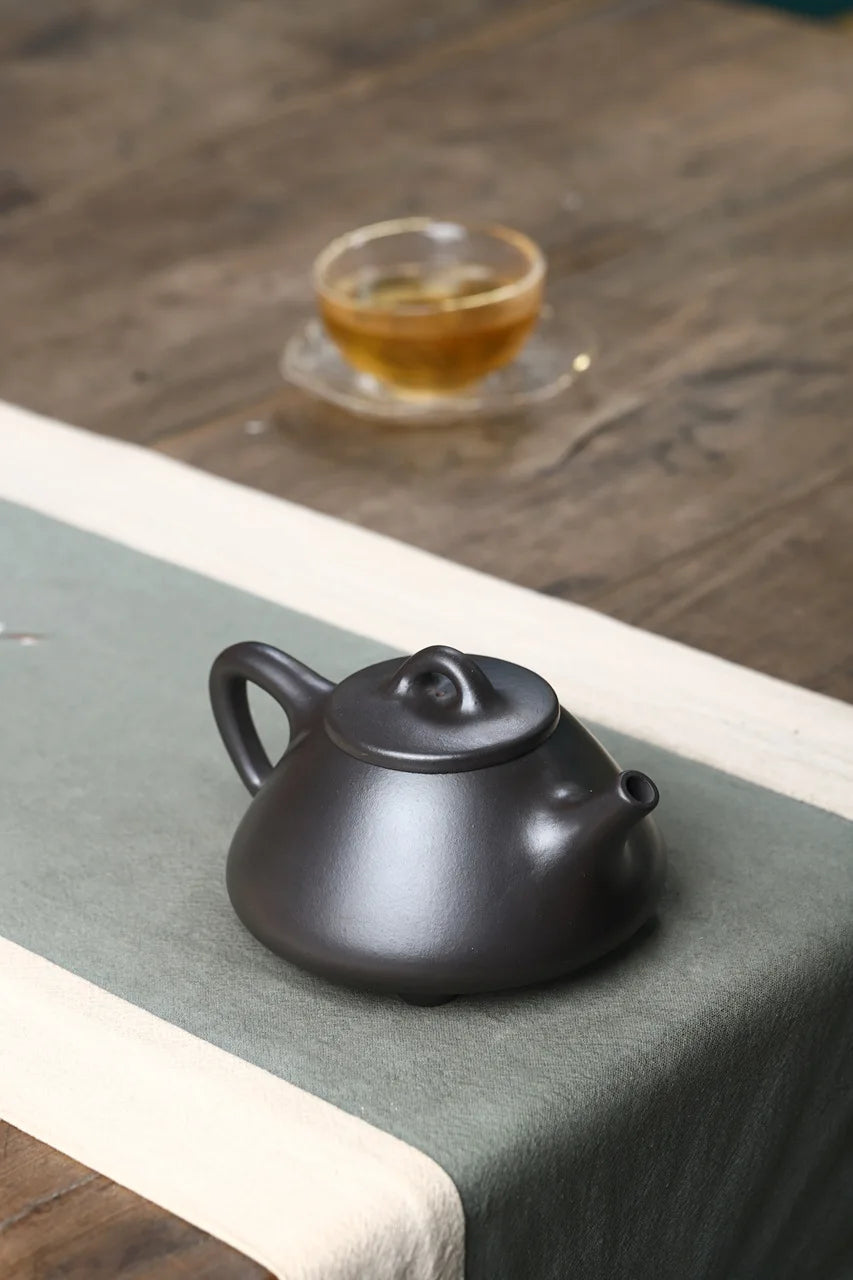 Yixing Black Clay Teapot Filter Kettle Archaize Tea Pot Drink Puer Tea Ceremony Supplies Teaware Drinkware Set 200ML