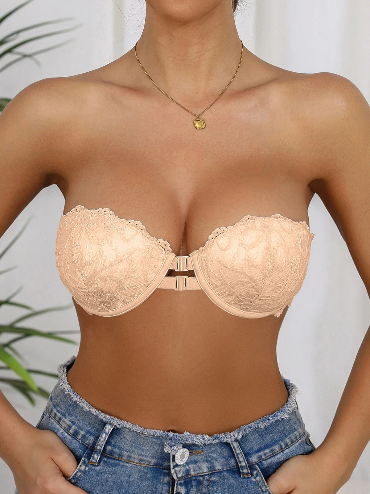 Single-Piece Half-Cup Women's Bra with Front Closure, Solid Color, Simple and Sexy Lace Trim, Strapless, Invisible Details, Anti-Slip Design, Push-Up Effect