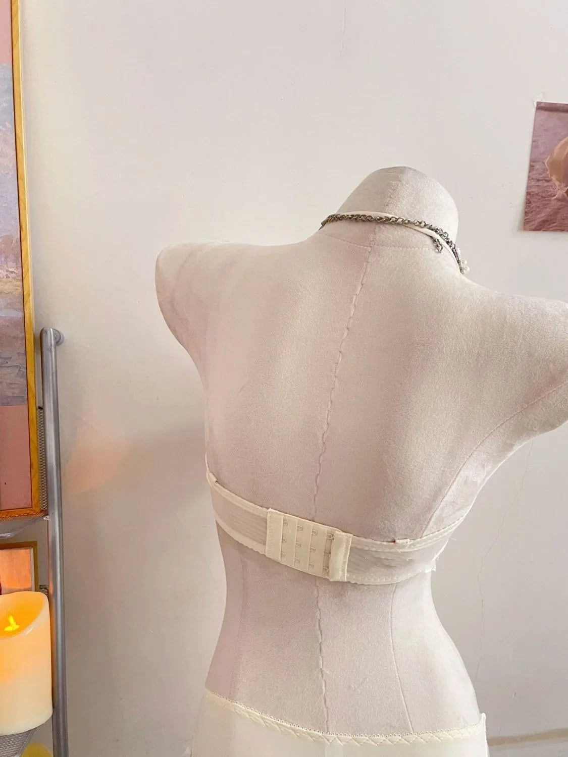 Neck-baring and Shoulder-revealing Lingerie with A Gathered, Sexy Lace Upper That Supports The Bra.