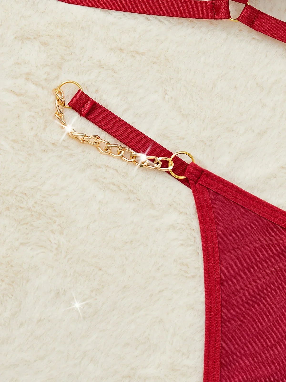 2 pieces of women's sexy lingerie set with gold chain and elegant thong