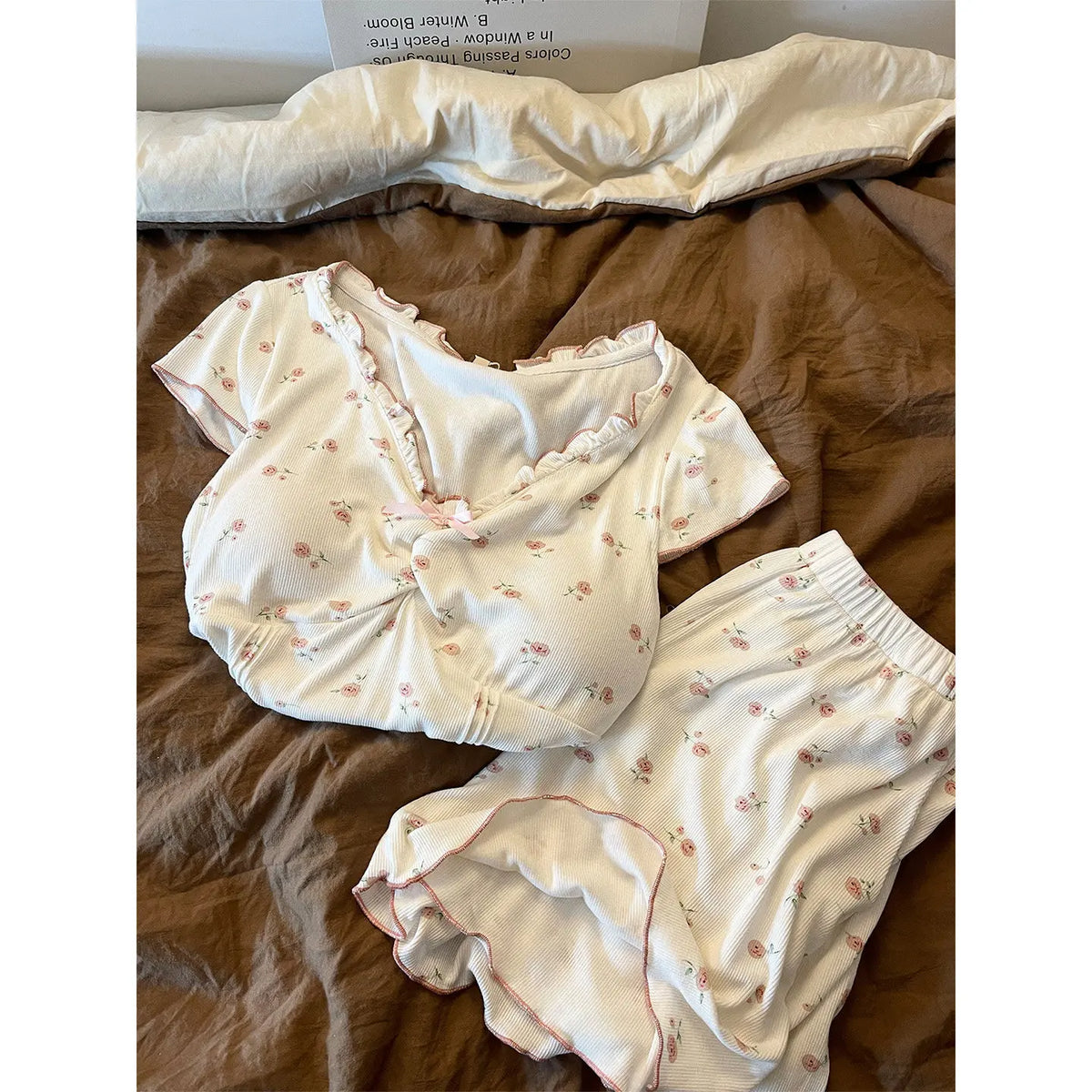 New Summer Women's Pajama Set: Lightweight Floral Print Two-Piece Set with Padded Top and Shorts—sweet and Cozy Loungewear