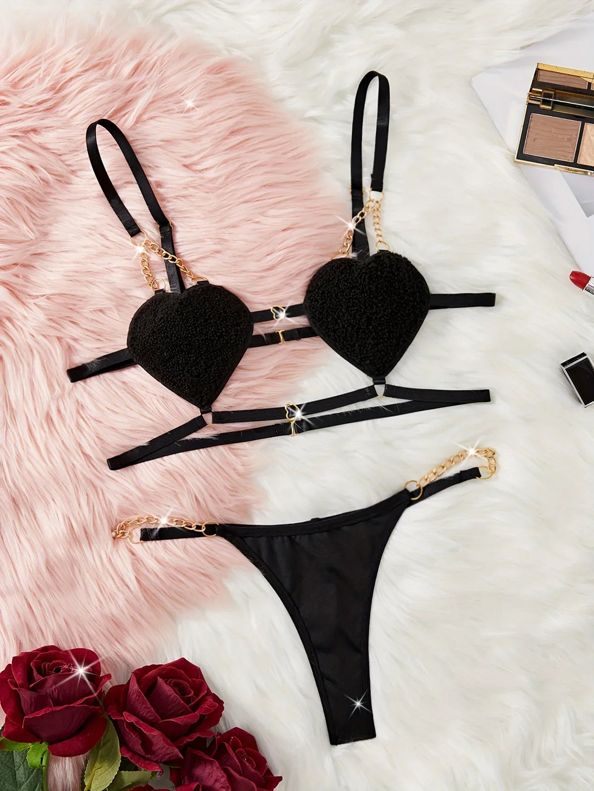 2 pieces of women's sexy lingerie set with gold chain and elegant thong