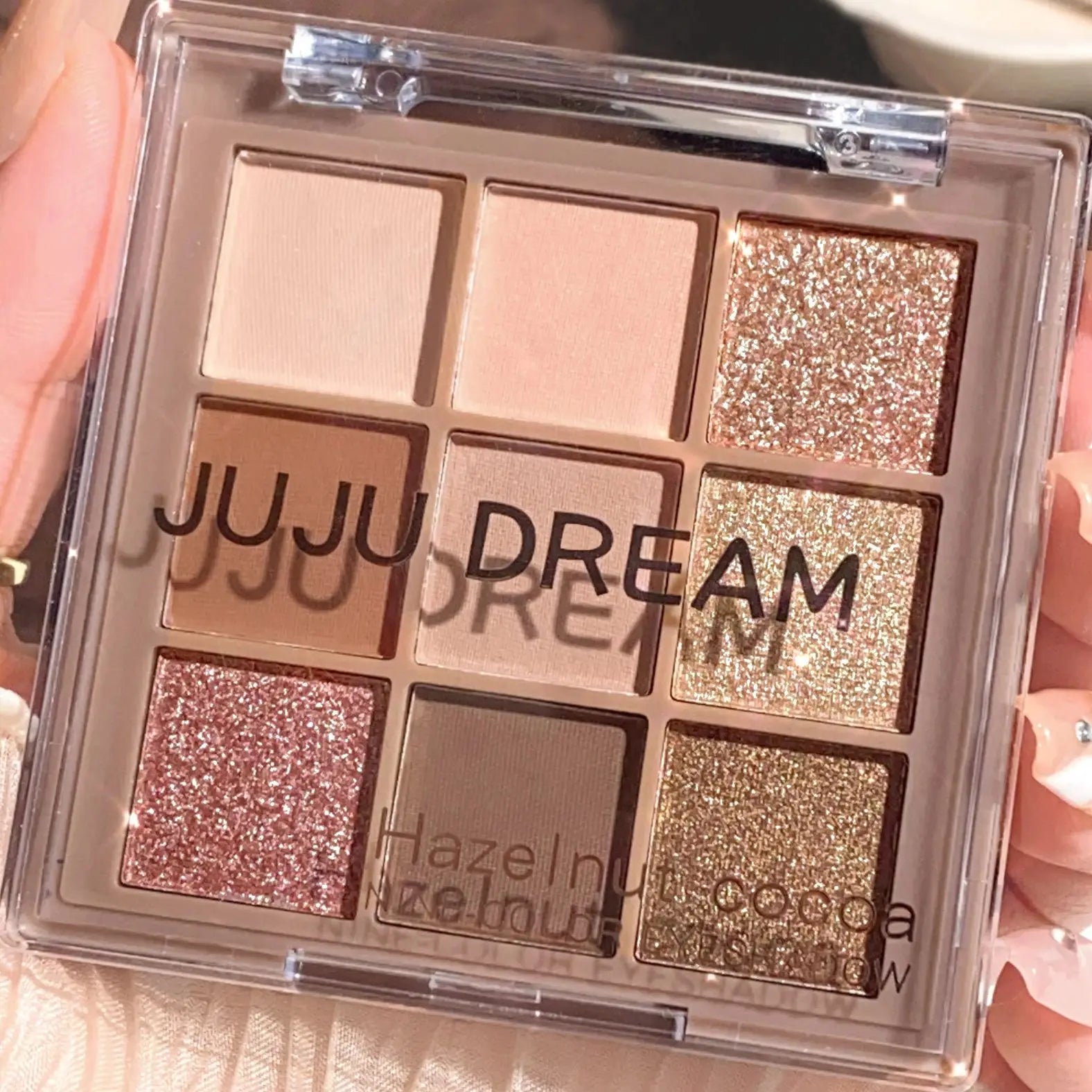 Luxurious  color eyeshadow palette - Velvet matte and shimmer effect, durable waterproof, berry, brown and nude tones