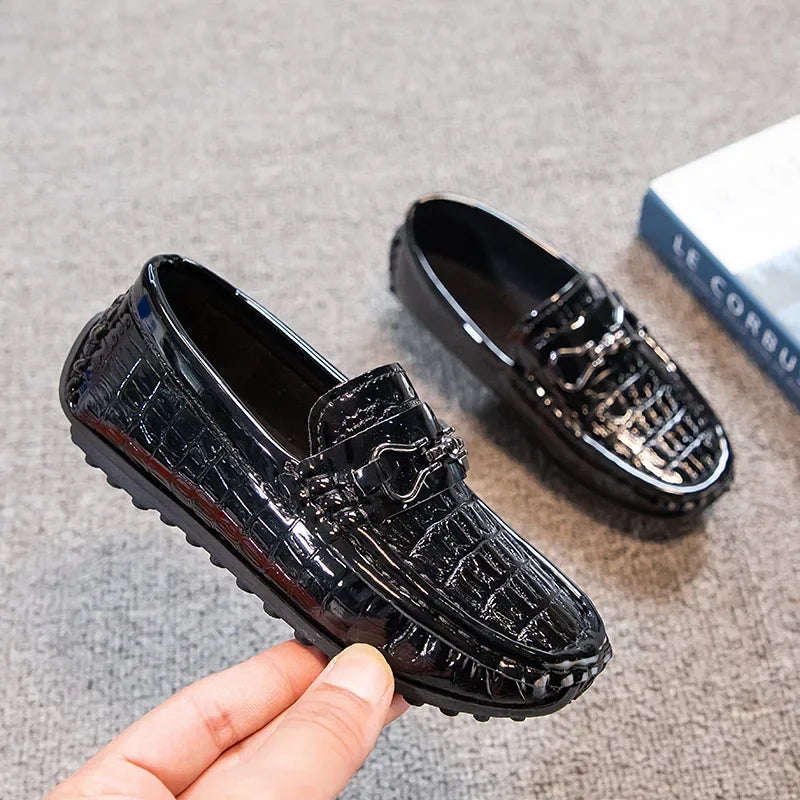 Boys Leather Shoes Round-toe Flat Soft Kids Fashion Casual Loafers Glossy Metal Buckle Children Moccasins Non-slip Britain Style