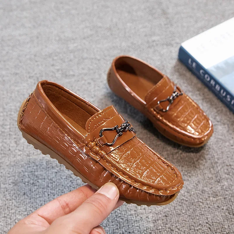 Boys Leather Shoes Round-toe Flat Soft Kids Fashion Casual Loafers Glossy Metal Buckle Children Moccasins Non-slip Britain Style