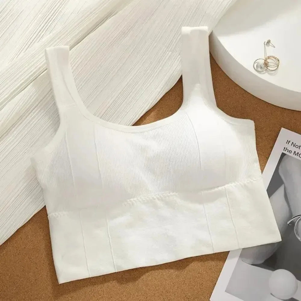 Sports bra with sweat-proof function for fitness wear. Women's seamless yoga bra. Anti-shock off-shoulder top.