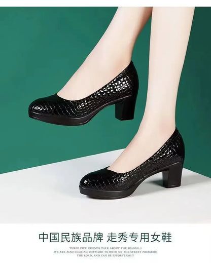 2025 Sapatos Femininas Women Fashion Round Toe Black Plaid Pattern Slip on Chick High Heel Shoes Lady Casual White Work Pumps