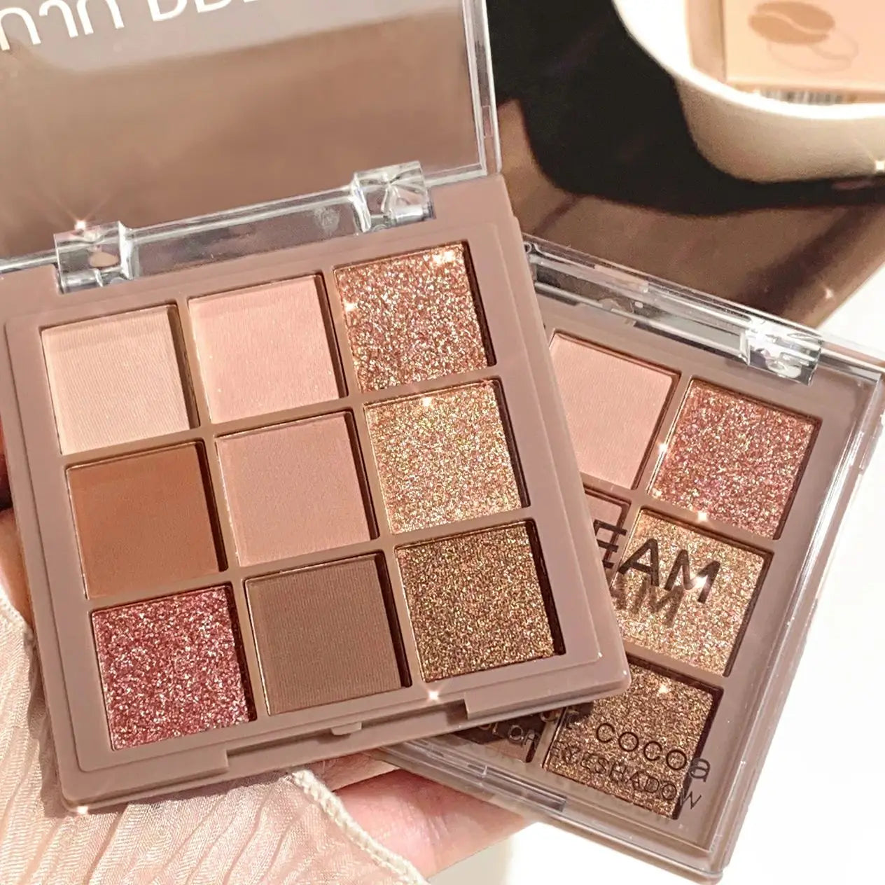 Luxurious  color eyeshadow palette - Velvet matte and shimmer effect, durable waterproof, berry, brown and nude tones