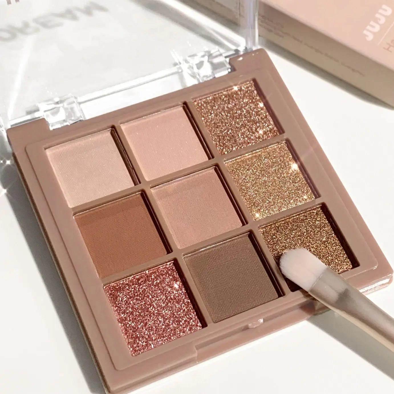 Luxurious  color eyeshadow palette - Velvet matte and shimmer effect, durable waterproof, berry, brown and nude tones