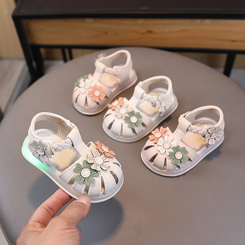 New Fashion LED Light Kid Shoes Simple Versatile Retro Girl Shoe Princess Flower Lightweight  Elegant Kid Sandals