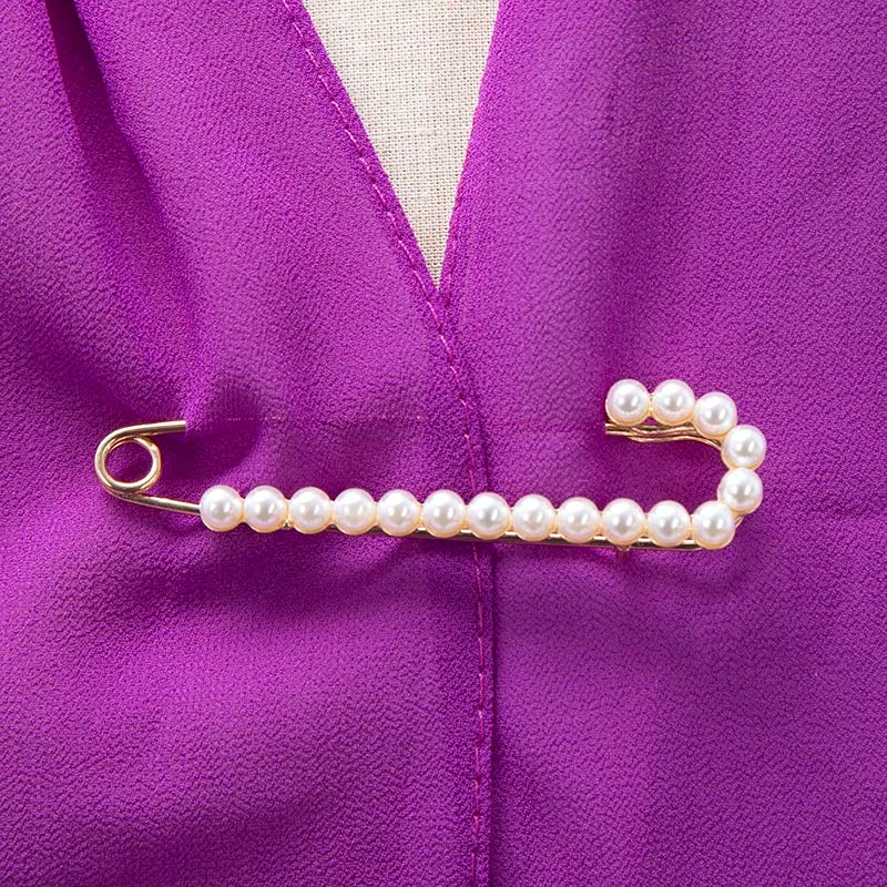 Women Trendy Popular Replica Pearl Decoration Tightening Waist Buckle Pin Coat Sweater Brooches Jewelry Accessories Girl Gift