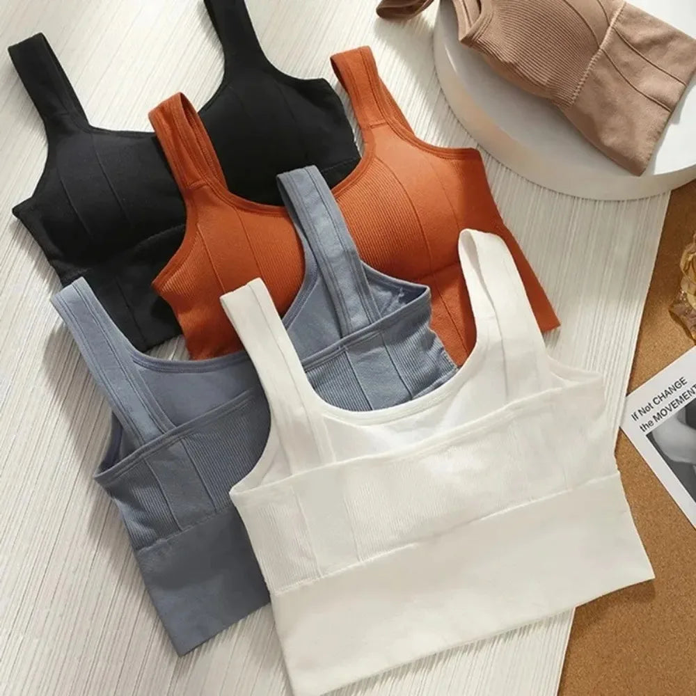 Sports bra with sweat-proof function for fitness wear. Women's seamless yoga bra. Anti-shock off-shoulder top.