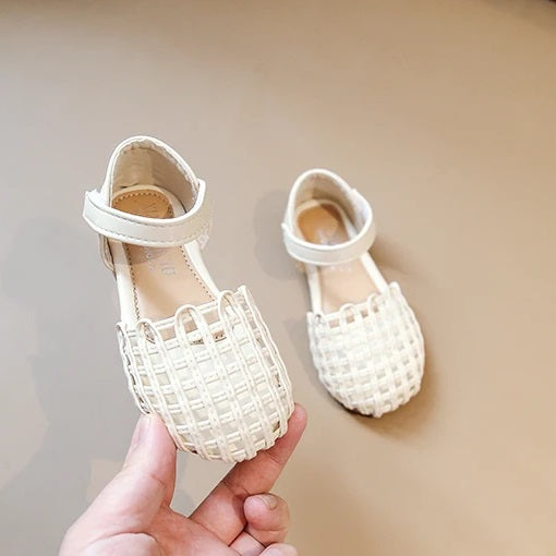 New Girls Sandals Hollow Outs Leather Shoes Kids Baby Beach Shoes Children Sandal Baby Round