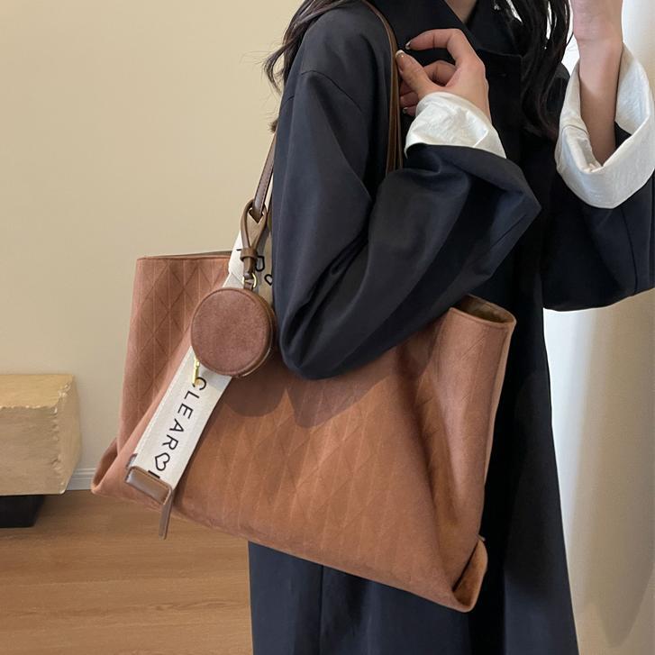 Cross-Border Hot-Selling Women's Large-Capacity 2026 New Matte Retro Suede Shoulder Bag Trendy Fashion Tote Bag - image 3