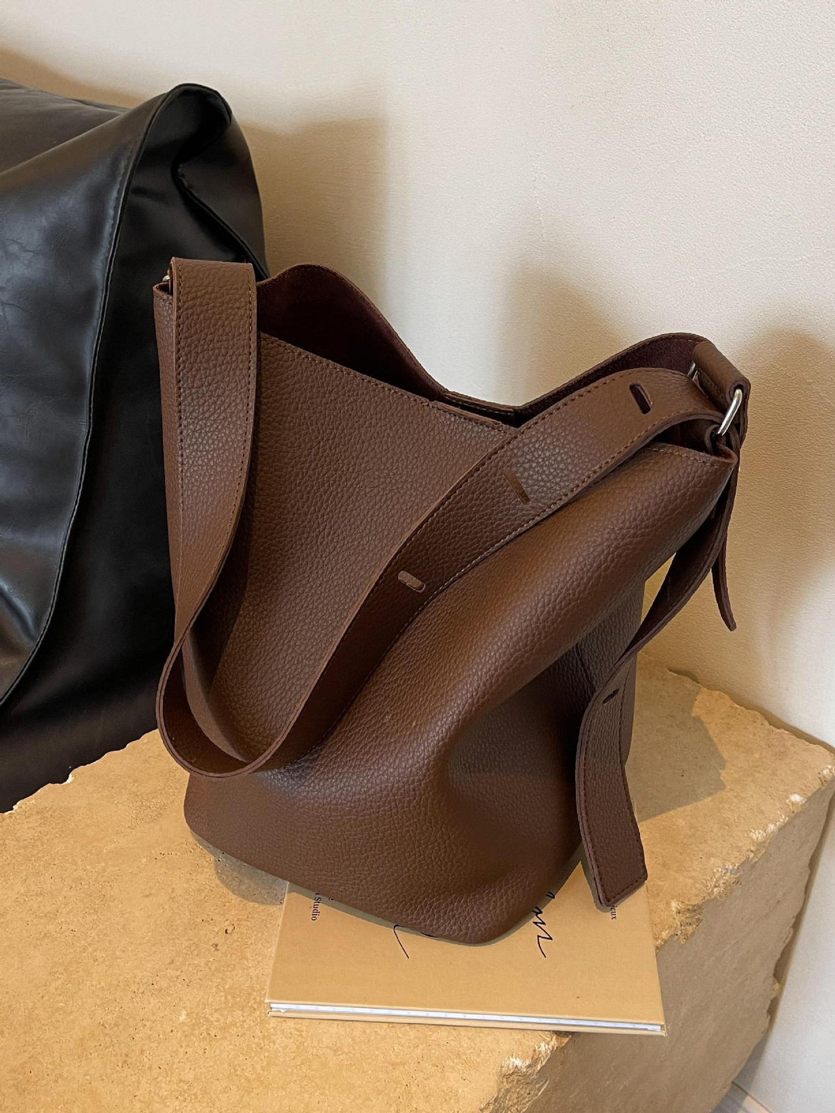 Cross-Border Super Popular Retro Simple Bucket Bag for Women 2026 New Casual Versatile Shoulder Bag Tote Bag Large Capacity…