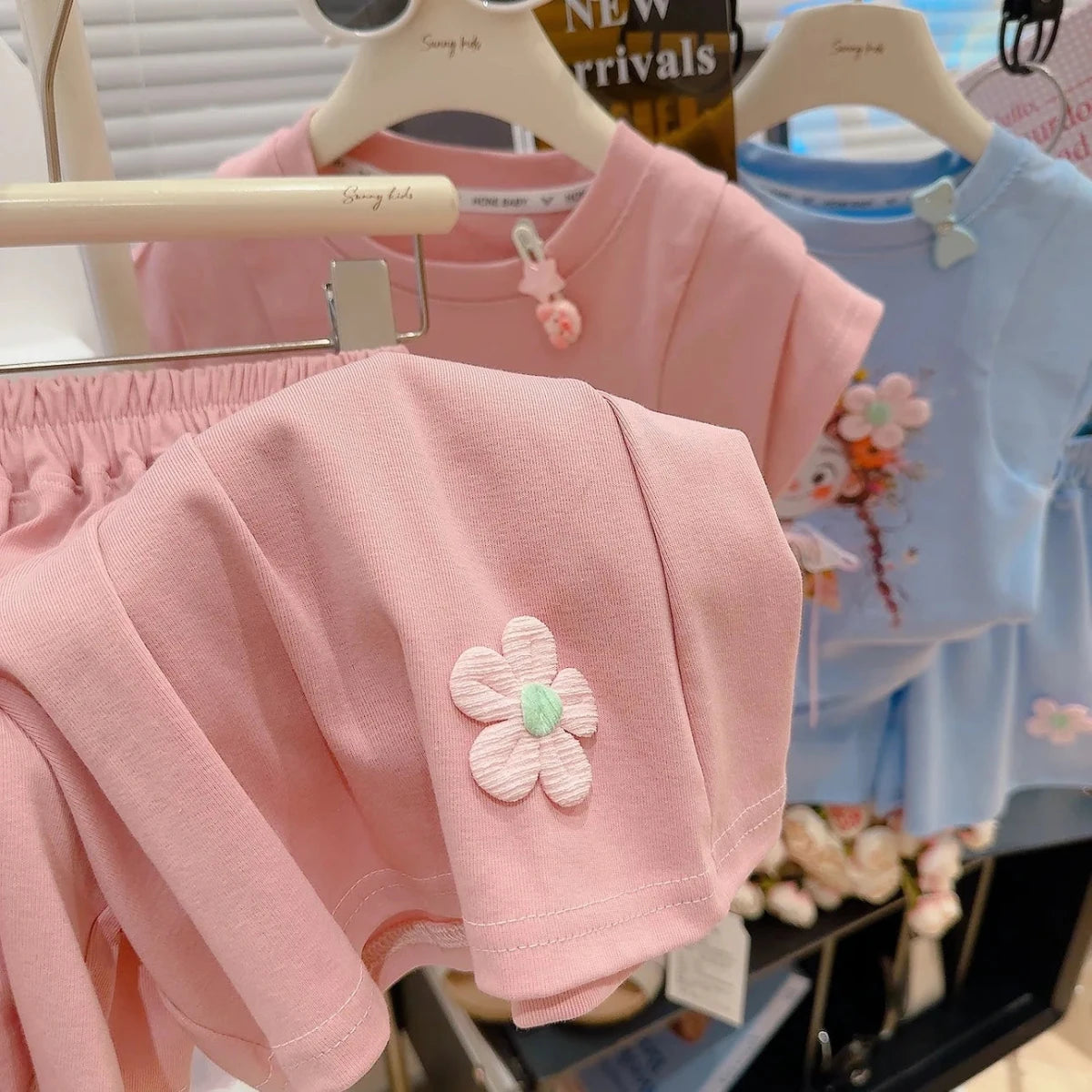 Korean Fresh Style Summer Set Cute Short Sleeve Top & High-Waist Shorts for Girls, 2-Piece Outfit - Mom & Kids