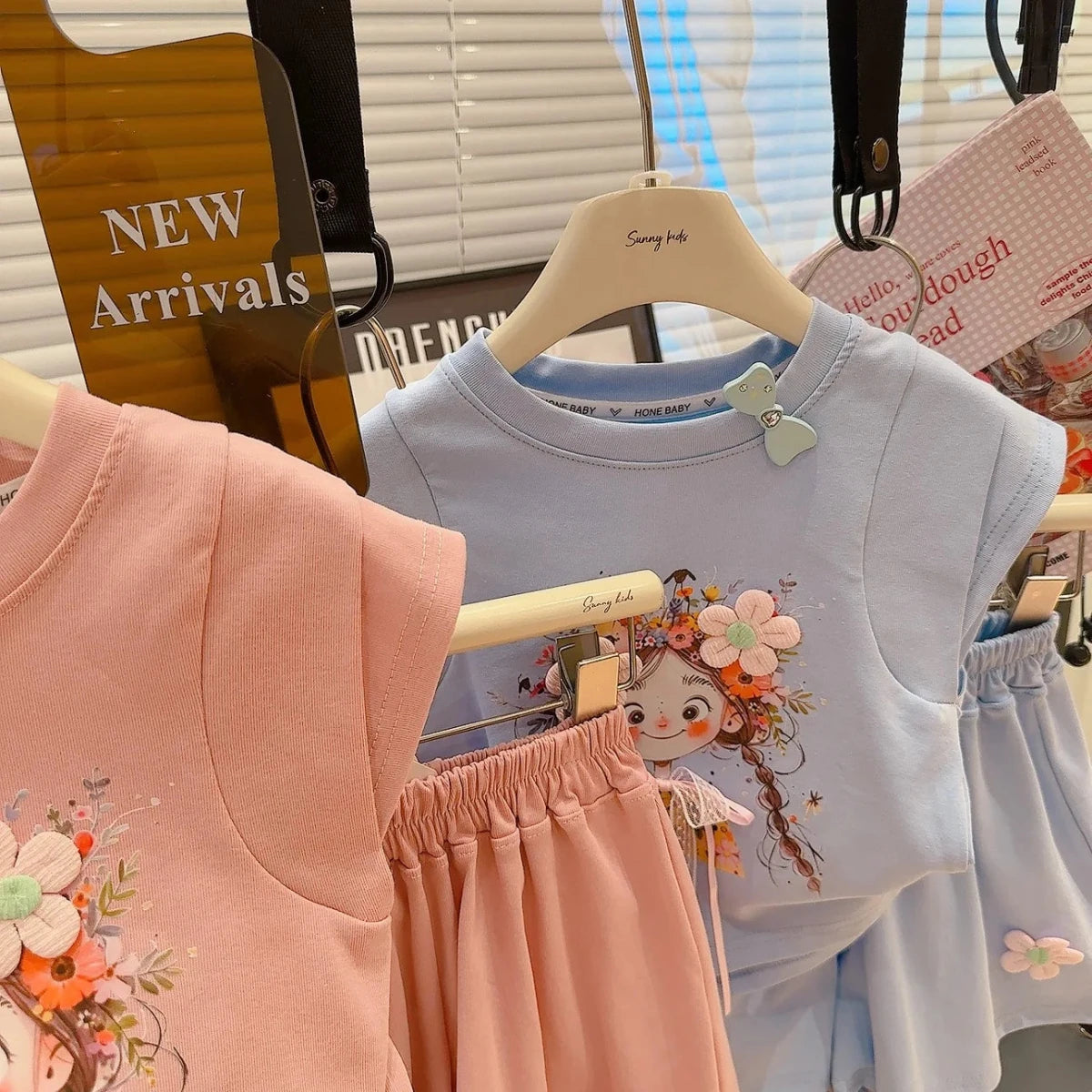 Korean Fresh Style Summer Set Cute Short Sleeve Top & High-Waist Shorts for Girls, 2-Piece Outfit - Mom & Kids