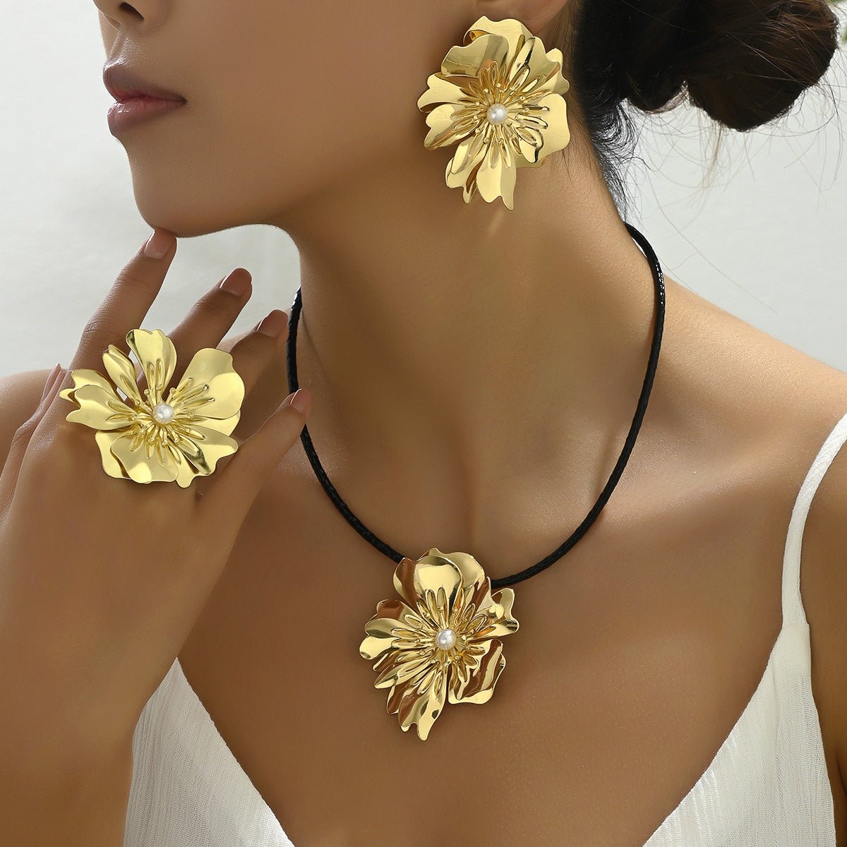 Retro Simple Flower Earrings And Necklace Set (Available) - Mom & Kids