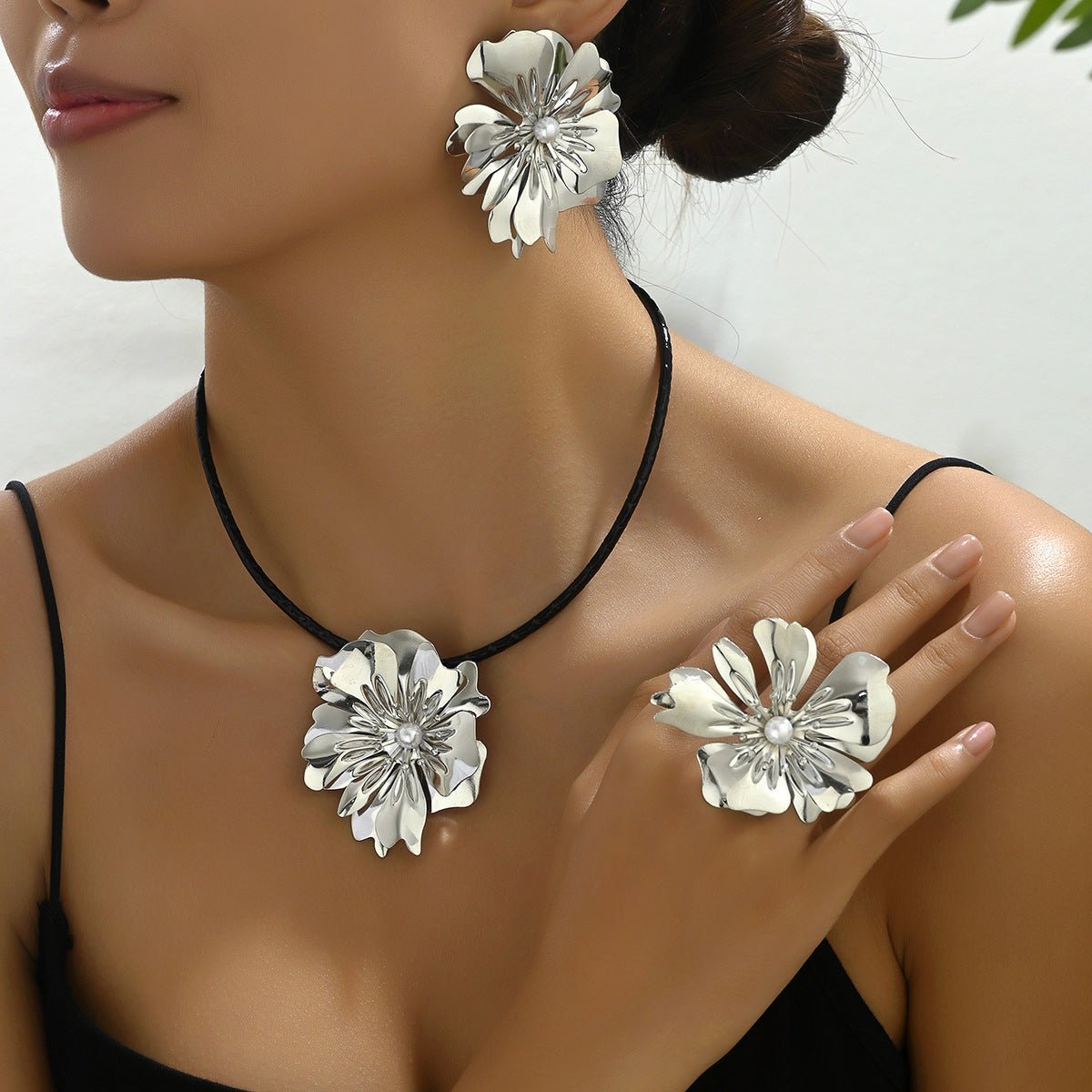 Retro Simple Flower Earrings And Necklace Set (Available) - Mom & Kids